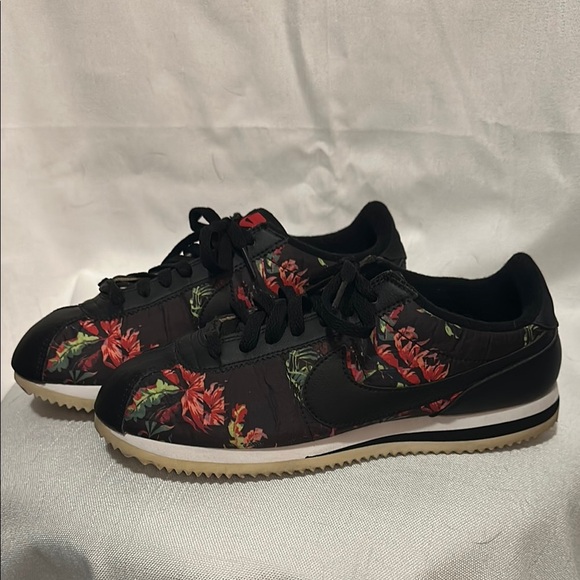 Men's Nike Cortez Black Floral Sneakers - Picture 4 of 8